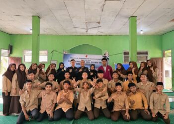 Dosen Hukum Universitas Rokania Sosialisasi Bahaya Perkawinan Anak dibawah umur di Ponpes Darul Ulum, Tandun.