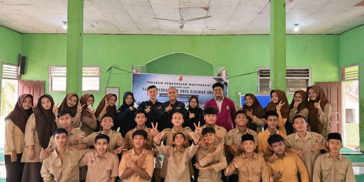 Dosen Hukum Universitas Rokania Sosialisasi Bahaya Perkawinan Anak dibawah umur di Ponpes Darul Ulum, Tandun.