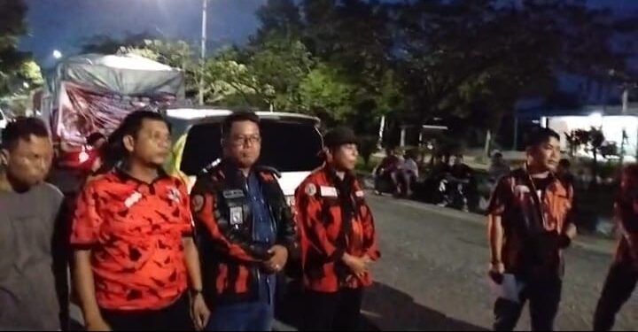 Ketua MPC PP syahmadi malau melepas keberangkatan relawan ke Aceh.