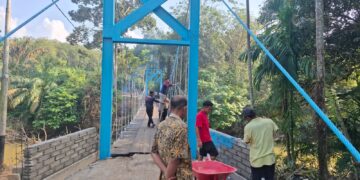Wujudkan Kemudahan Aksessibilitas, Polsek Rambah Hilir dan Masyarakat Renovasi Jembatan Tanjung Betung