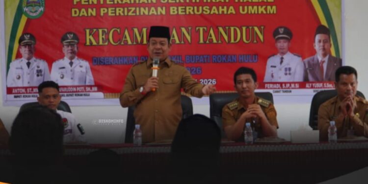 Wabup Syafaruddin Poti Hadiri Penyerahan Sertifikat Halal dan Perizinan Berusaha UMKM di Kecamatan Tandun