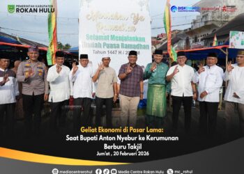 Bupati Anton Ikut Nyebur Kerumunan Pasar Ramadan: Borong Takjil, Pedagang Sumringah!