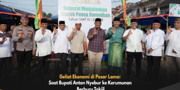 Bupati Anton Ikut Nyebur Kerumunan Pasar Ramadan: Borong Takjil, Pedagang Sumringah!