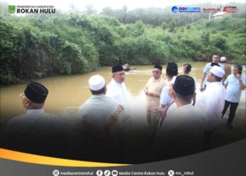 Jelang Ramadan, Bupati Anton Hadiri Penutupan Lubuk Larangan dan Serahkan Ribuan Bibit Ikan di Desa Kabun