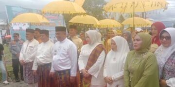 Bupati Dan Wakil Bupati Rokan Hulu Hadiri Tradisi Potang Balimau