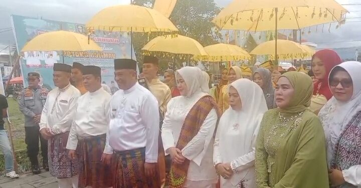 Bupati Dan Wakil Bupati Rokan Hulu Hadiri Tradisi Potang Balimau