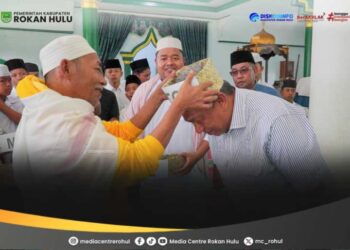 Pererat Silaturahmi, Bupati Rokan Hulu Kunjungi Ponpes Tuan Muda Al-Muqorobbah di Rokan IV Koto