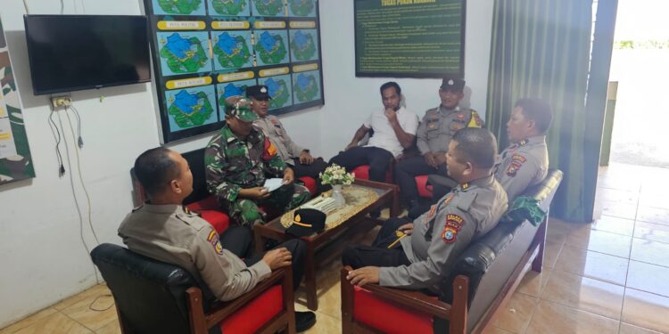 Polsek Rokan IV Koto Perkuat Sinergitas TNI–Polri melalui Silaturahmi di Koramil 13 Rokan